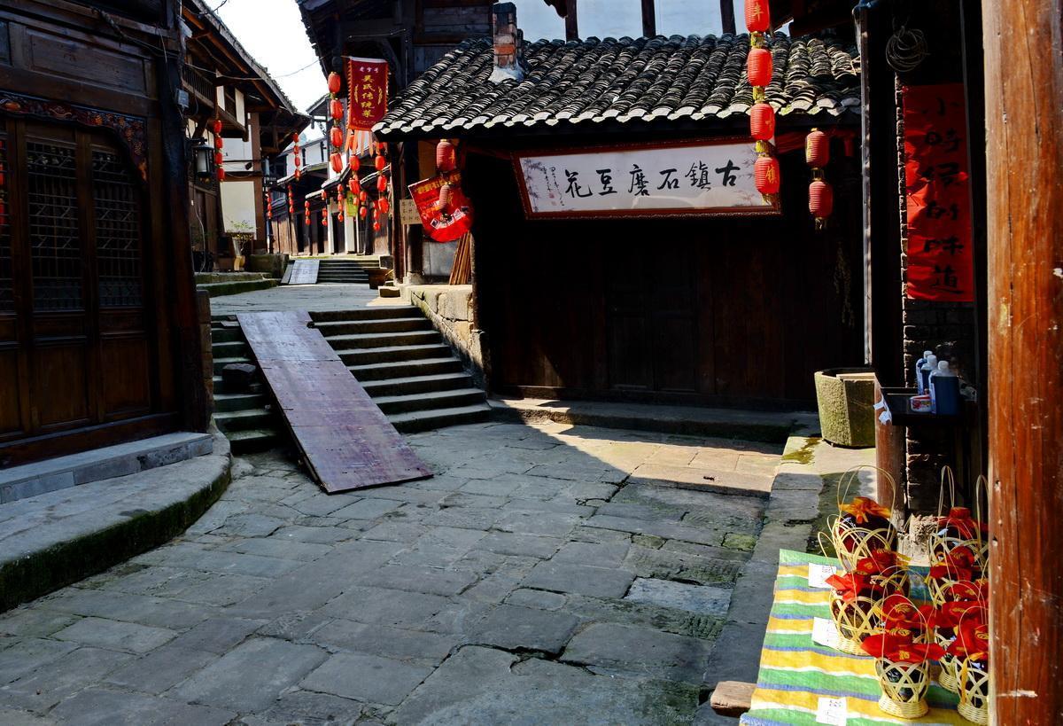 地狱难度夜景PK，哪家长焦才是真正的天花板？